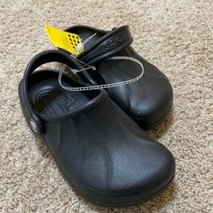 Crocs for kids in black. Style: Aspen